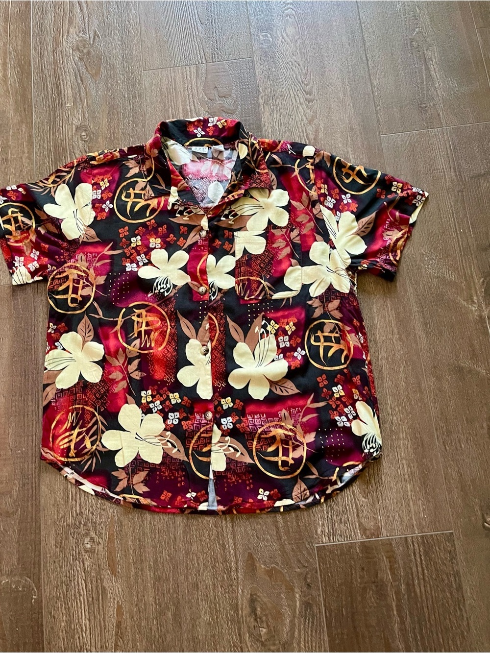 Women's Short Sleeve Floral Button-Up Top in Burgundy and Cream - Picture 5 of 8